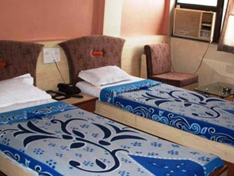 פונה Hotel Tourist International מראה חיצוני תמונה