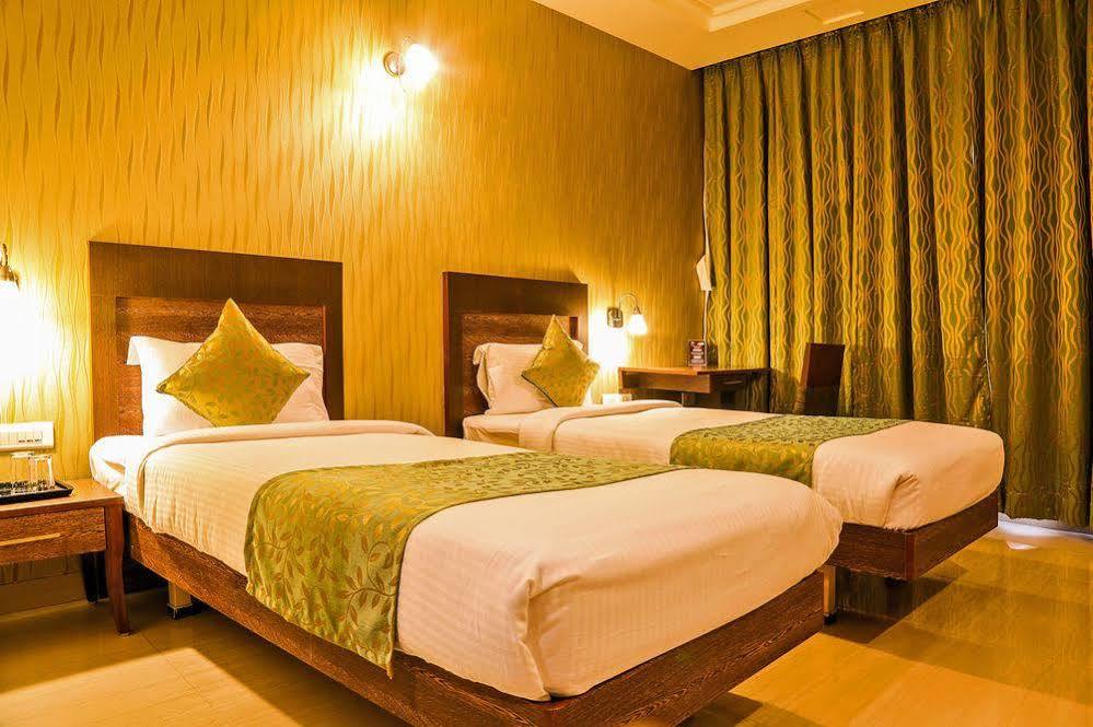 פונה Hotel Tourist International מראה חיצוני תמונה